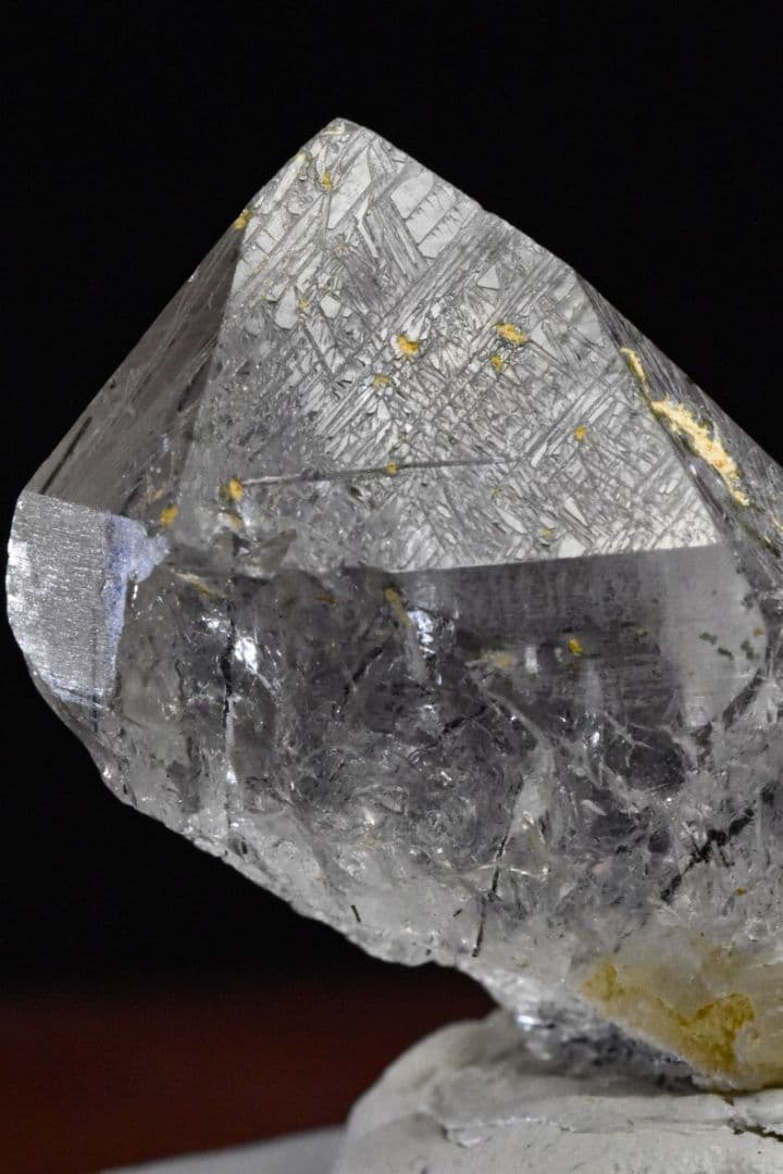 パキスタンシガール渓谷産クローライト 角閃石入り水晶