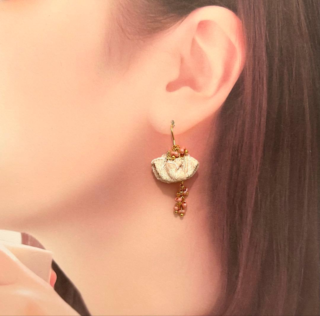 «767»◤完売◢ファルファーレ&リボン耳飾り*艶っぽく光沢感*小ぶりゆらり