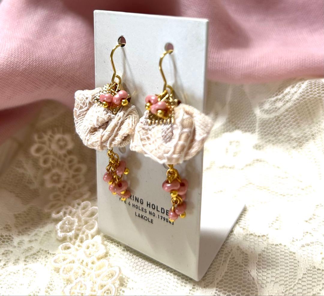 «767»◤完売◢ファルファーレ&リボン耳飾り*艶っぽく光沢感*小ぶりゆらり