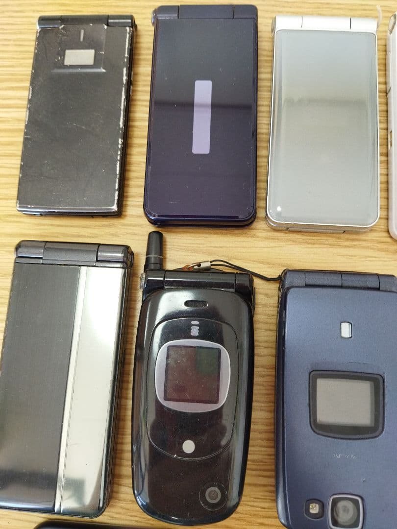 【0220D】携帯電話　ガラケー　AQUOS docomo他　16点　スマホ