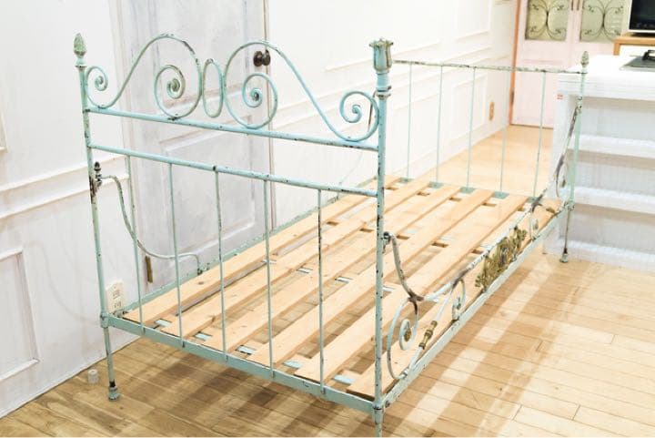 フレンチアンティーク　アイアンベッド　スノコ付き