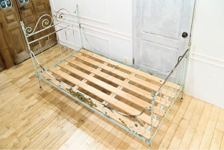 フレンチアンティーク　アイアンベッド　スノコ付き