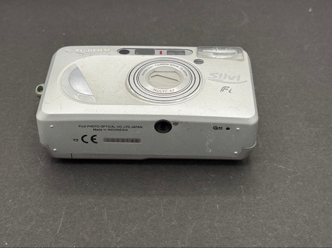 FUJIFILM コンパクトカメラ Silvi Fi
