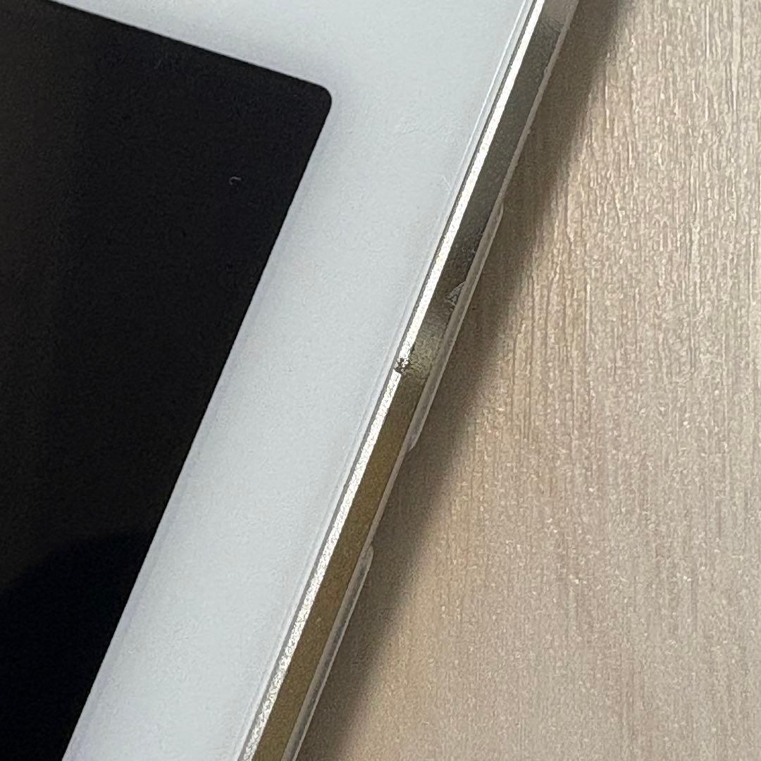 iPadmini4 シルバー 本体 小さな傷あり