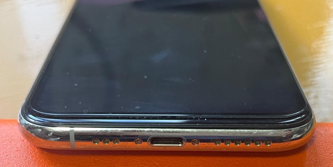 iPhone Xs 64GB　ホワイトSIMフリー電池非正規店で一年前交換