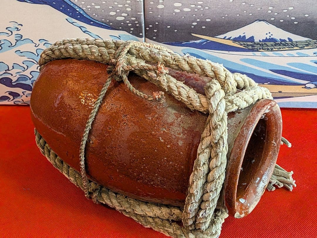 瀬戸内海海上がり全長２８Ｘ口幅１３Ｘ胴径６０Ｘ重さ２キロ風流な綱付大ダコ蛸壺飾り