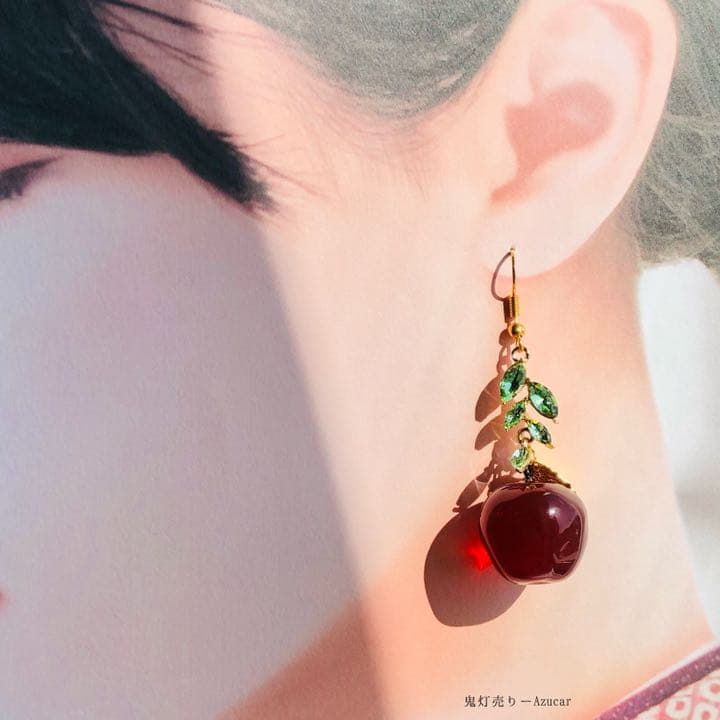 星屑と煌めく宝石雨粒オーロラ魔法使いのじゃらじゃらピアスと紅林檎ピアスイヤリング