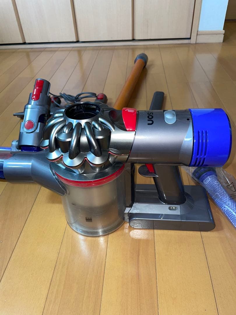 ダイソンV8 SV10コードレスクリーナー掃除機3