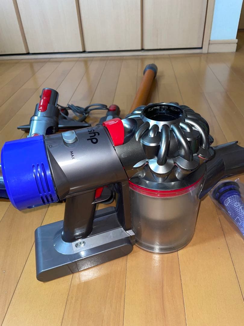 ダイソンV8 SV10コードレスクリーナー掃除機3