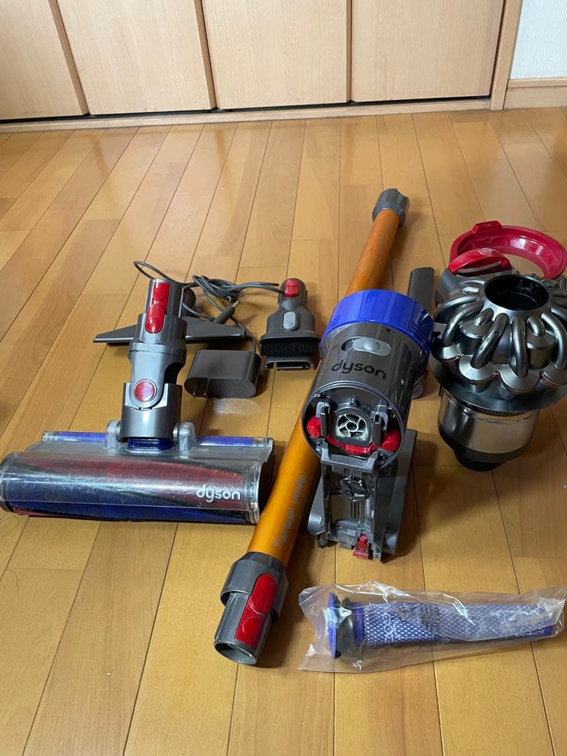 ダイソンV8 SV10コードレスクリーナー掃除機3