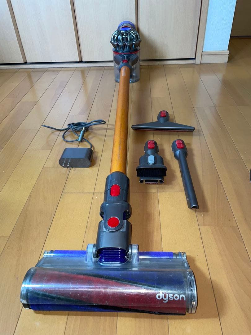 ダイソンV8 SV10コードレスクリーナー掃除機3