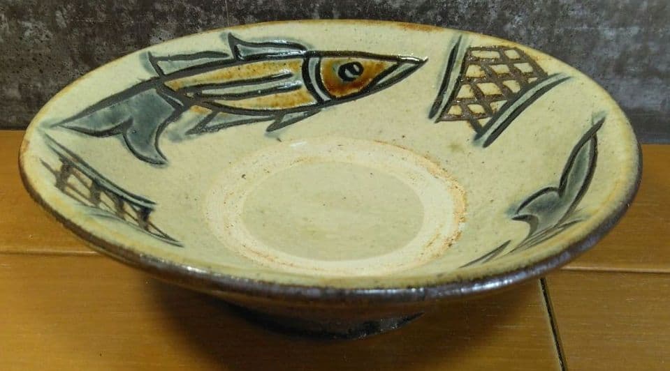 人間国宝 金城次郎 魚紋皿 栞 共箱 美品 壷屋焼 ｗ14.5cm やちむん