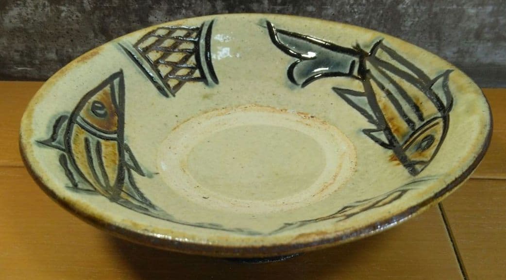 人間国宝 金城次郎 魚紋皿 栞 共箱 美品 壷屋焼 ｗ14.5cm やちむん