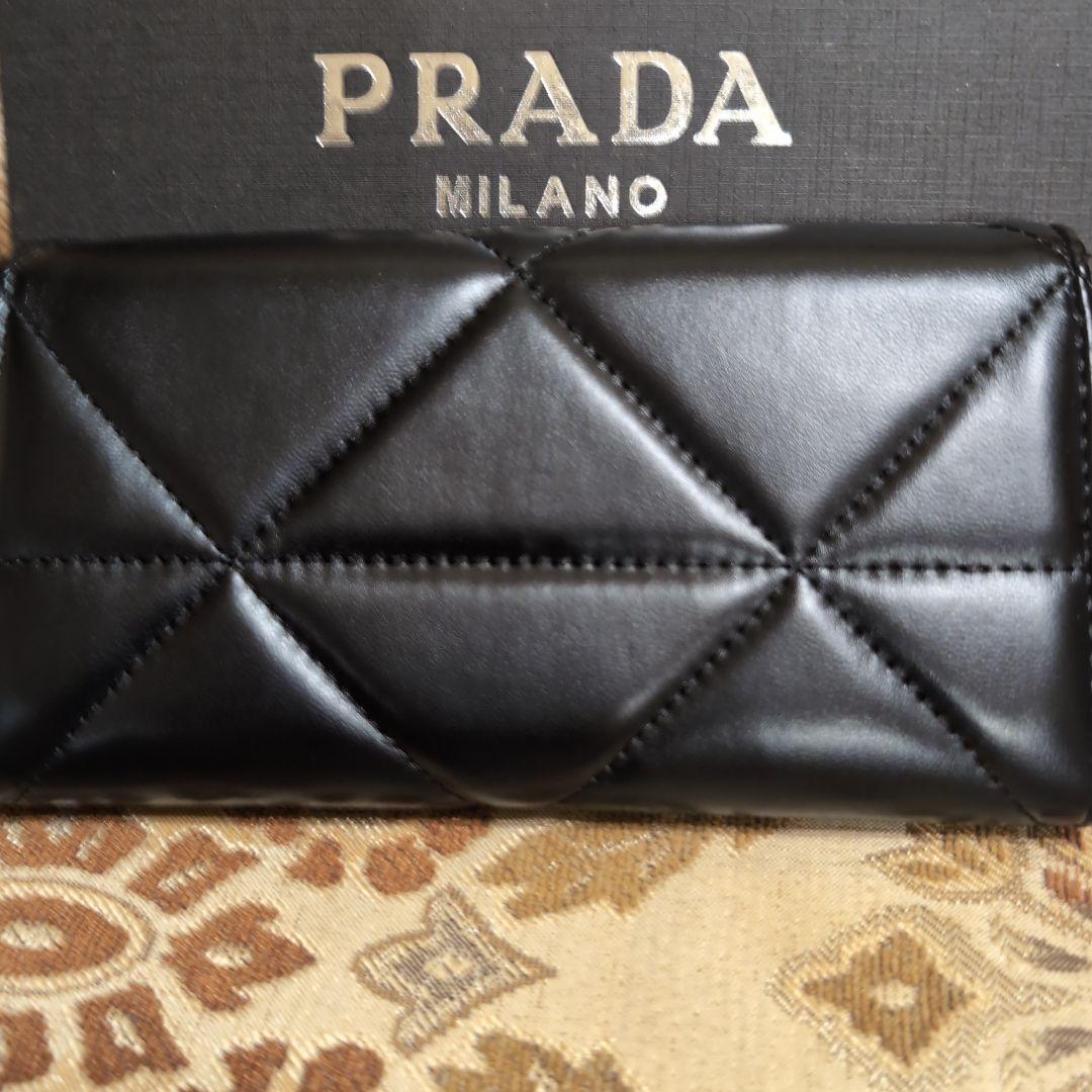 PRADA ノベルティブラック キルティング長財布