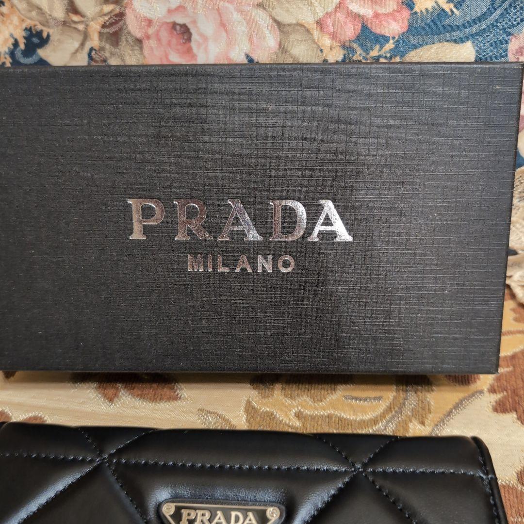 PRADA ノベルティブラック キルティング長財布