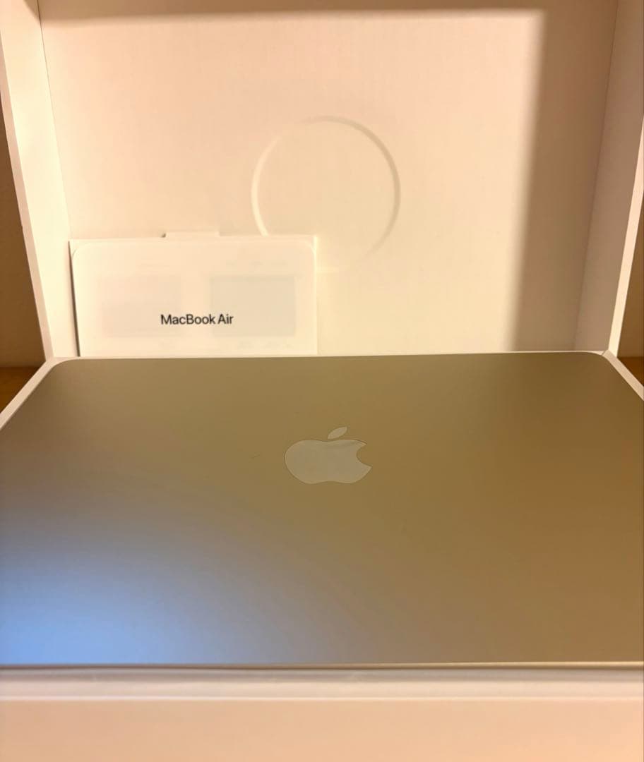 【新品同様】　MacBook Air M2 13インチ16GB 保証2609迄