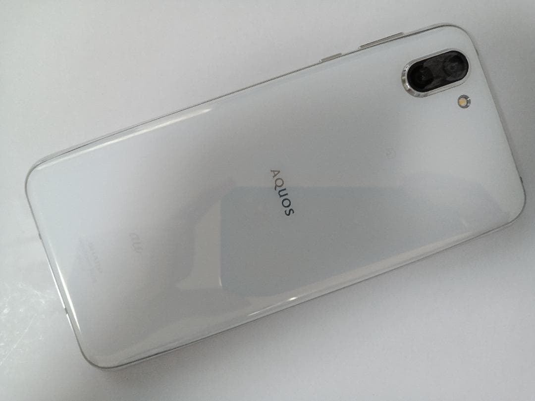 ☆ au SHARP SHV42 AQUOS R2 ホワイト