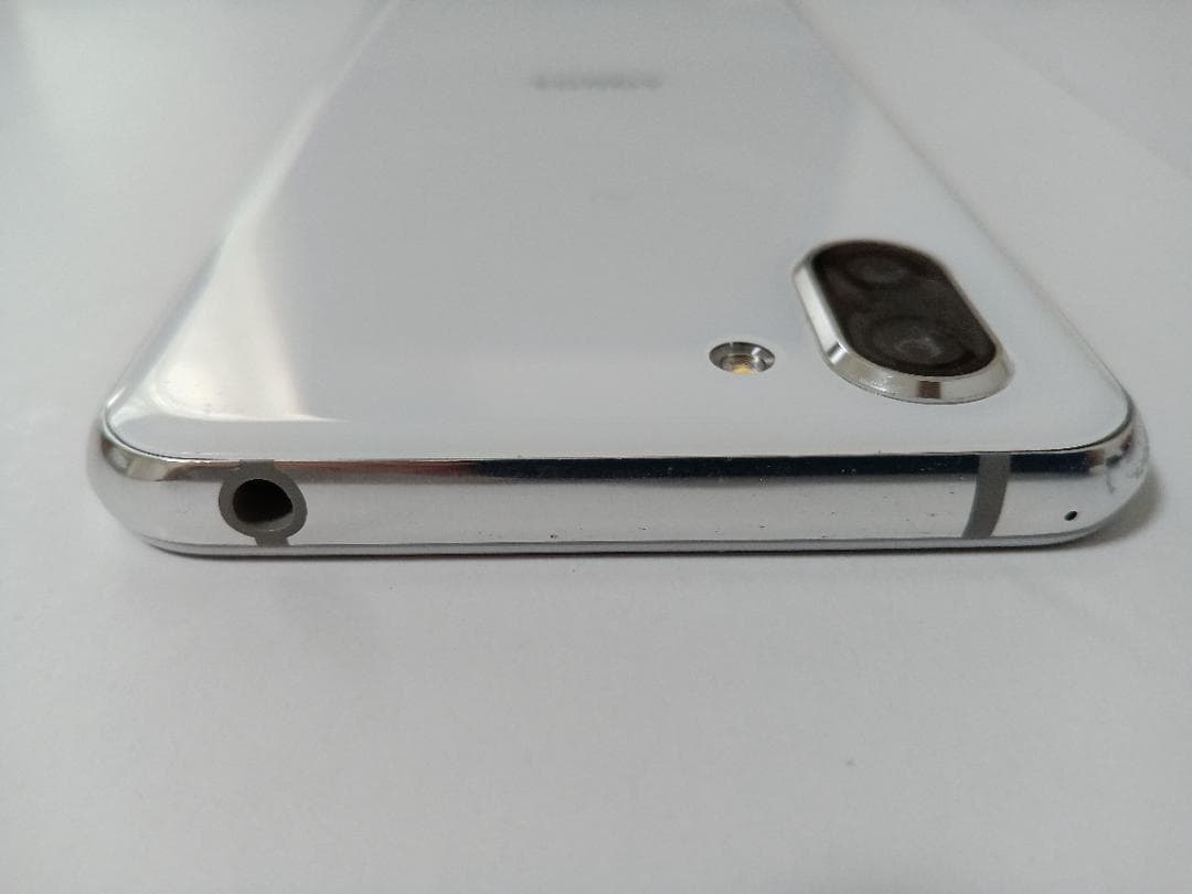 ☆ au SHARP SHV42 AQUOS R2 ホワイト