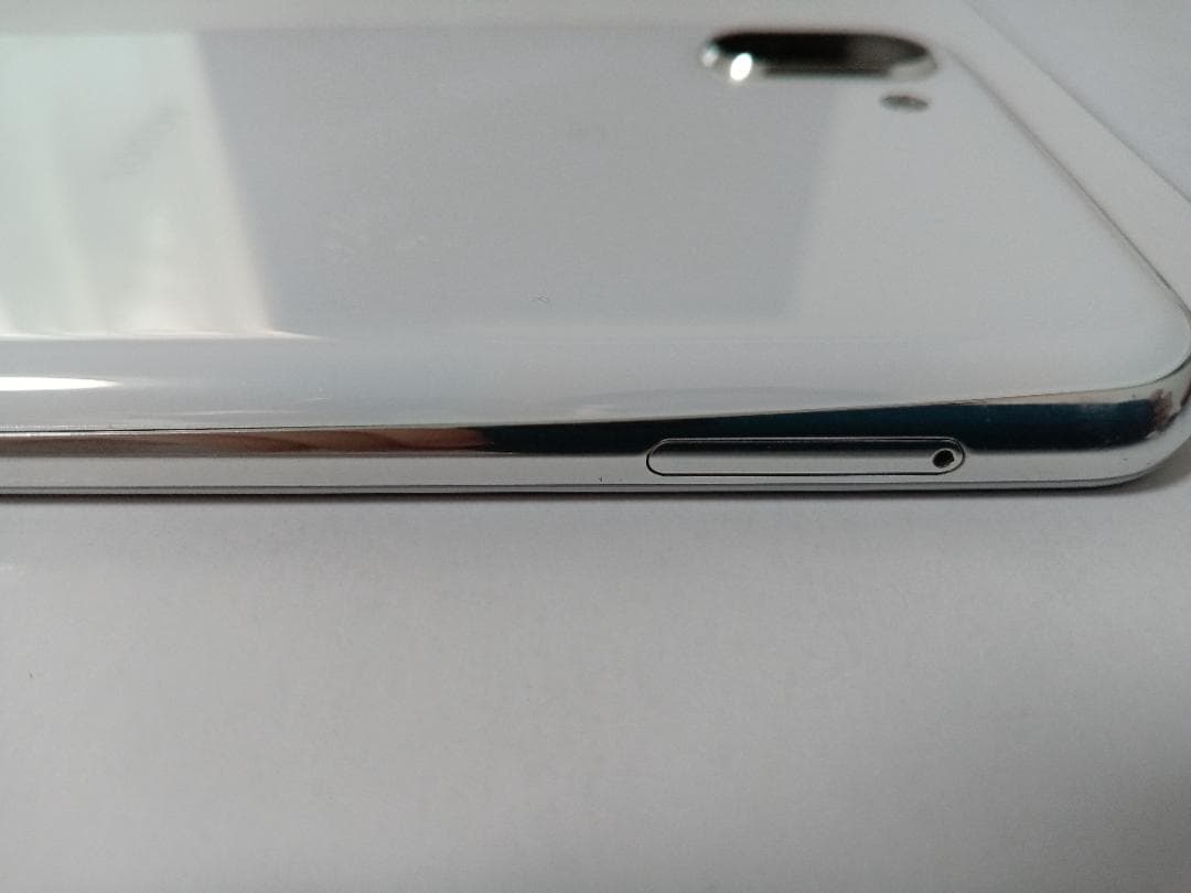 ☆ au SHARP SHV42 AQUOS R2 ホワイト