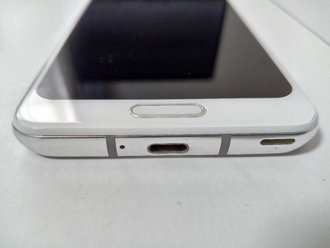 ☆ au SHARP SHV42 AQUOS R2 ホワイト