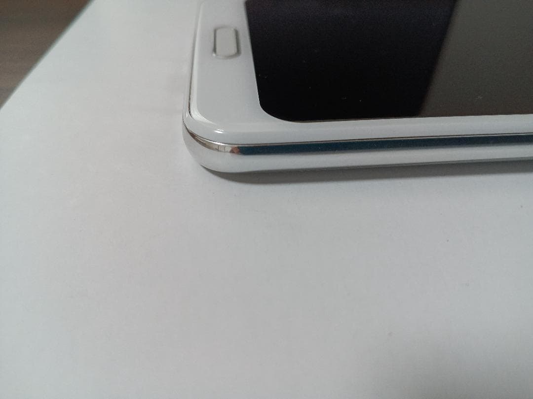 ☆ au SHARP SHV42 AQUOS R2 ホワイト