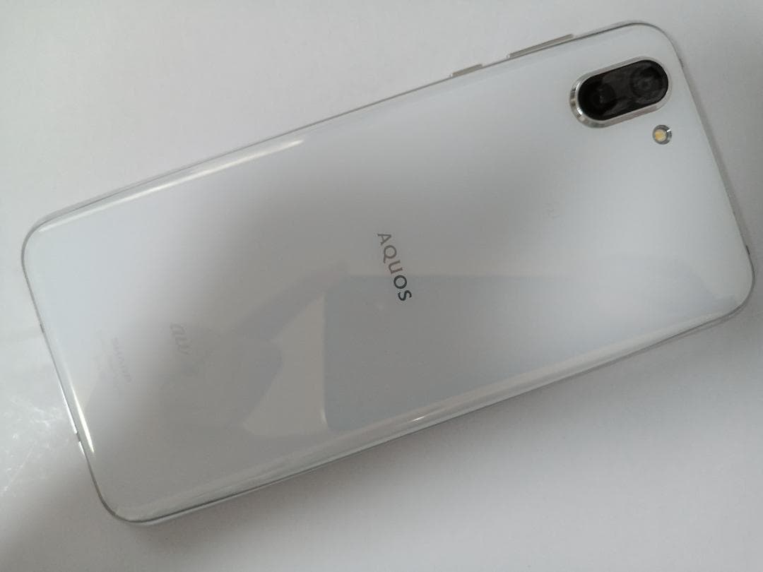 ☆ au SHARP SHV42 AQUOS R2 ホワイト
