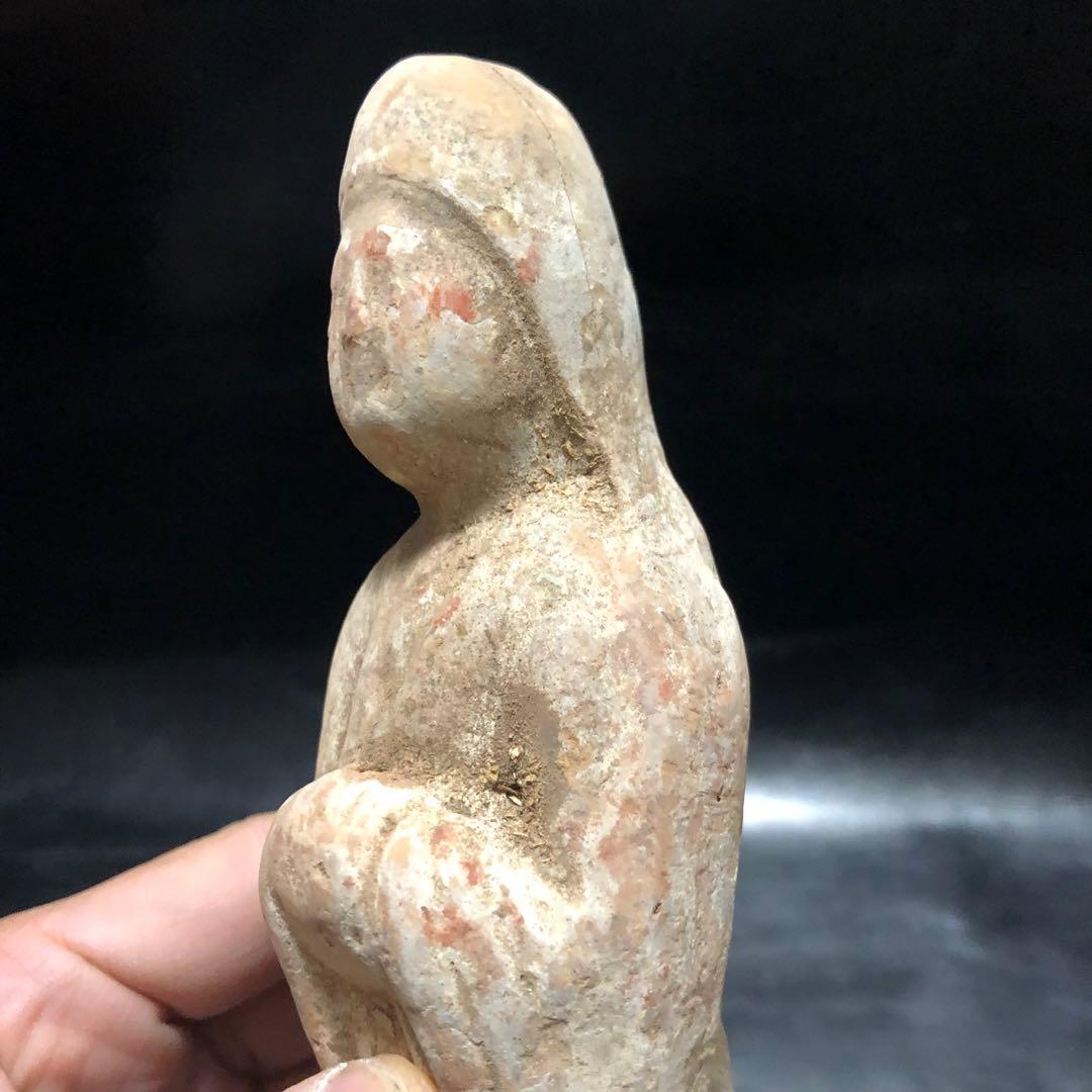 蔵から中国古銭と一緒の箱から出てきた 5体の内の1体　 女の人の中国古美術土器