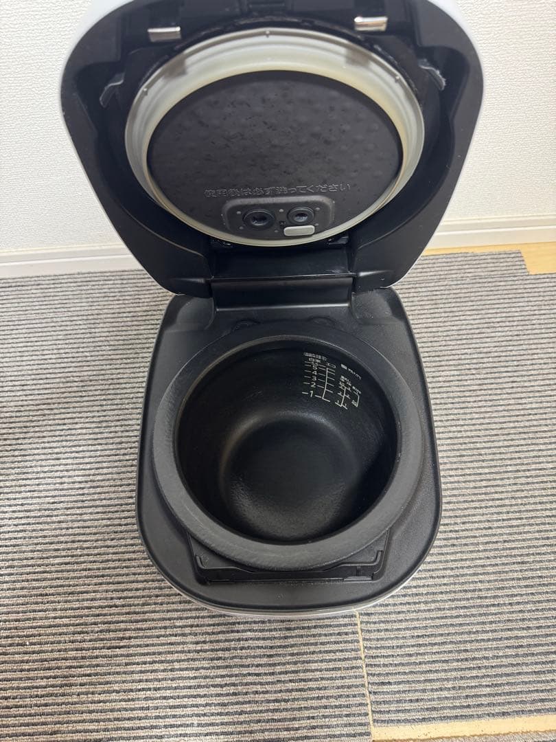 タイガー 土鍋圧力IH炊飯ジャー 5.5合炊きTIGER JPH-A101-WE