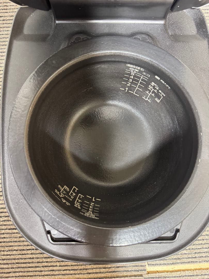 タイガー 土鍋圧力IH炊飯ジャー 5.5合炊きTIGER JPH-A101-WE