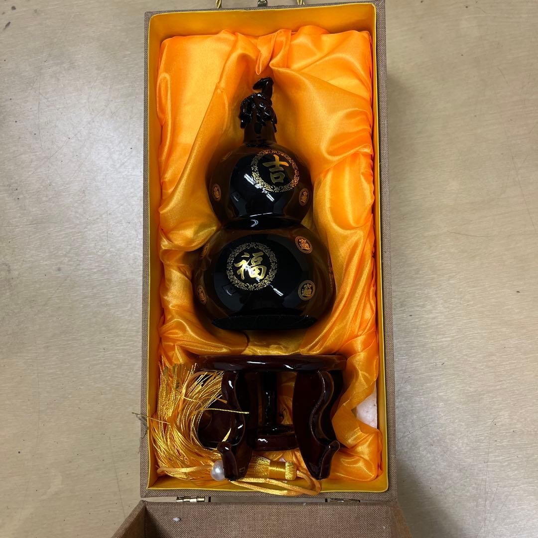 黒翡翠　ひょうたん型置物　中国土産　台座付　専用箱付　開運　幸福　招福