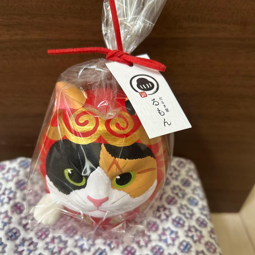 だるま屋るもん　三毛猫・右手