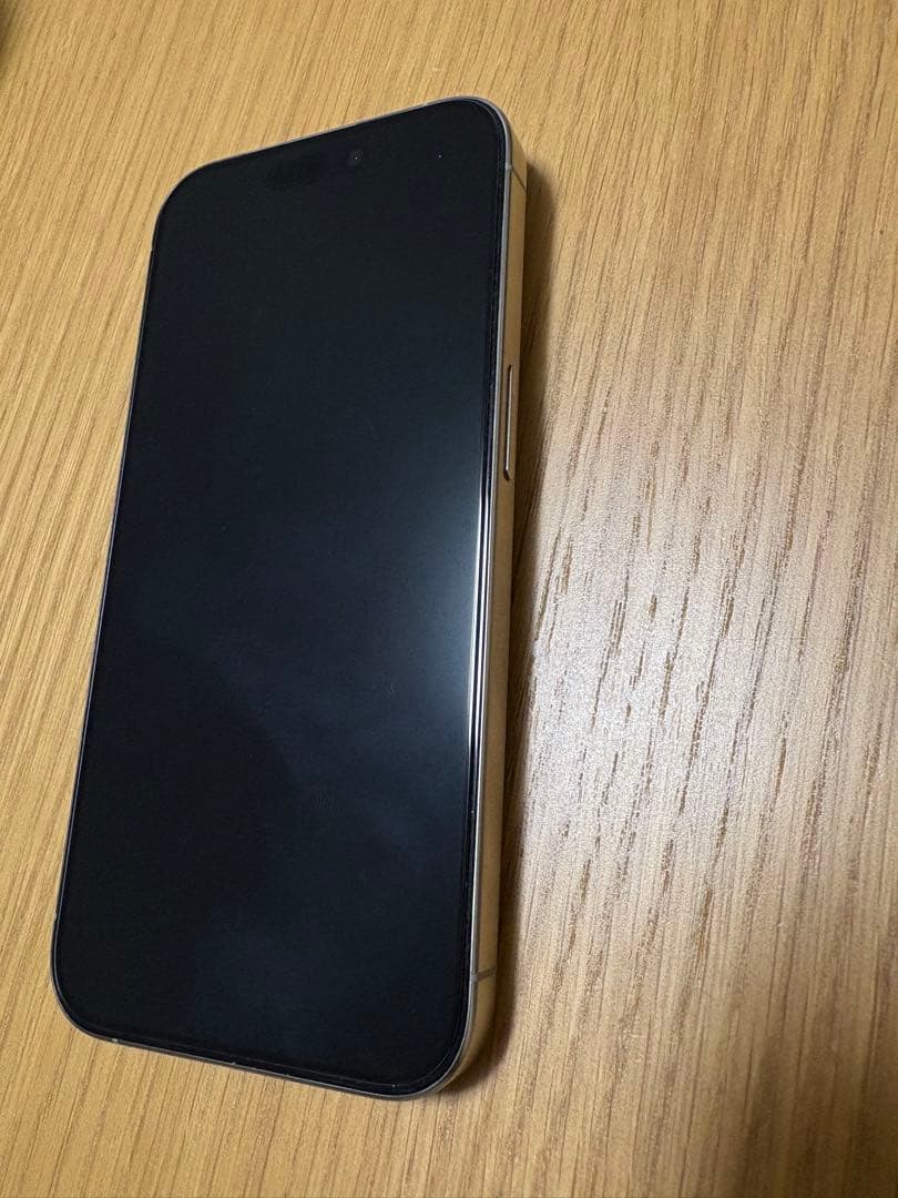 【美品】Apple iPhone 15 PRO ナチュラルチタニウム　128GB