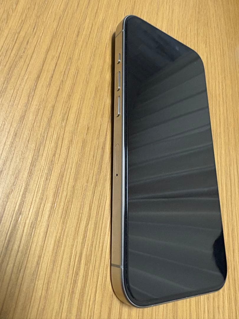 【美品】Apple iPhone 15 PRO ナチュラルチタニウム　128GB