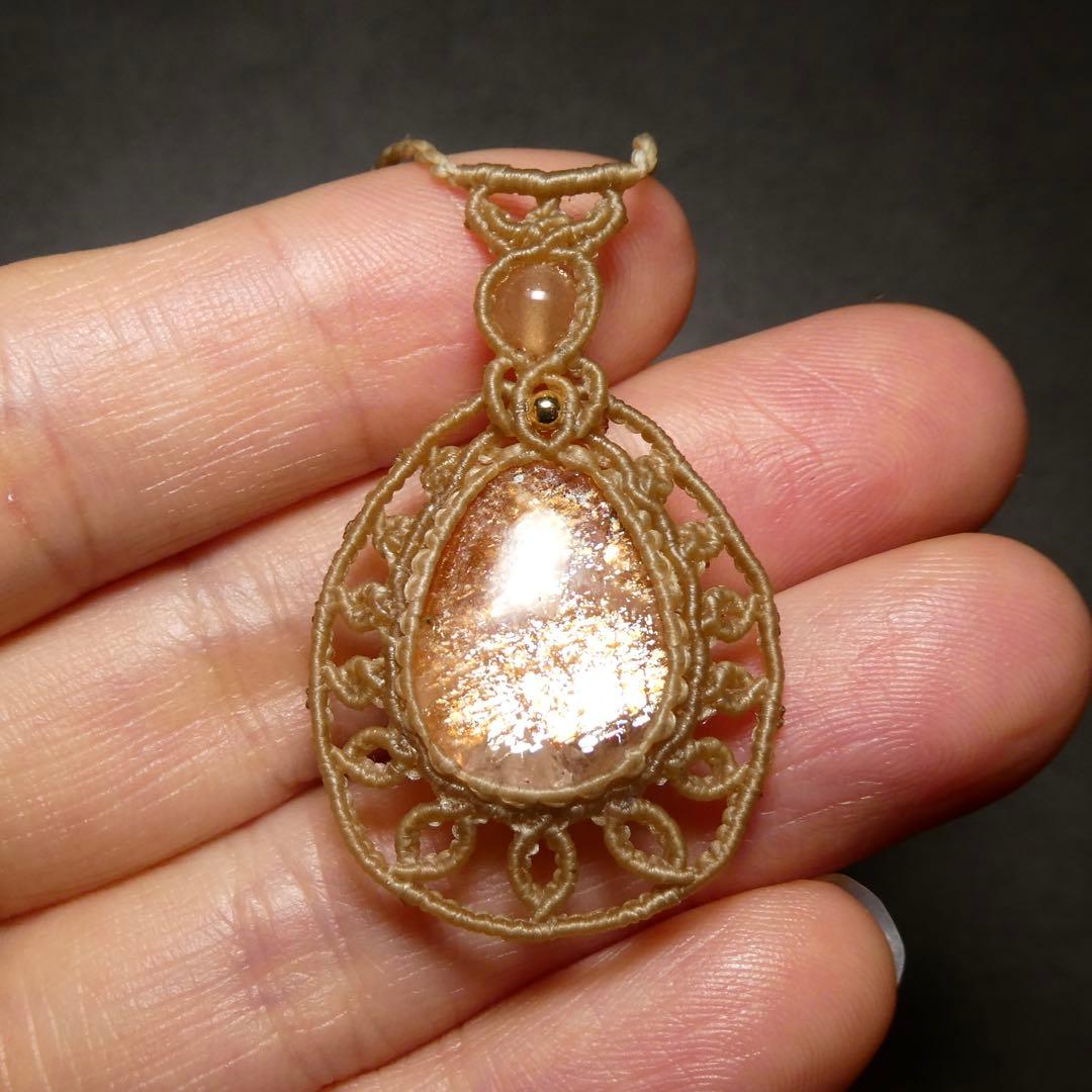 美麗サンストーンのマクラメネックレス