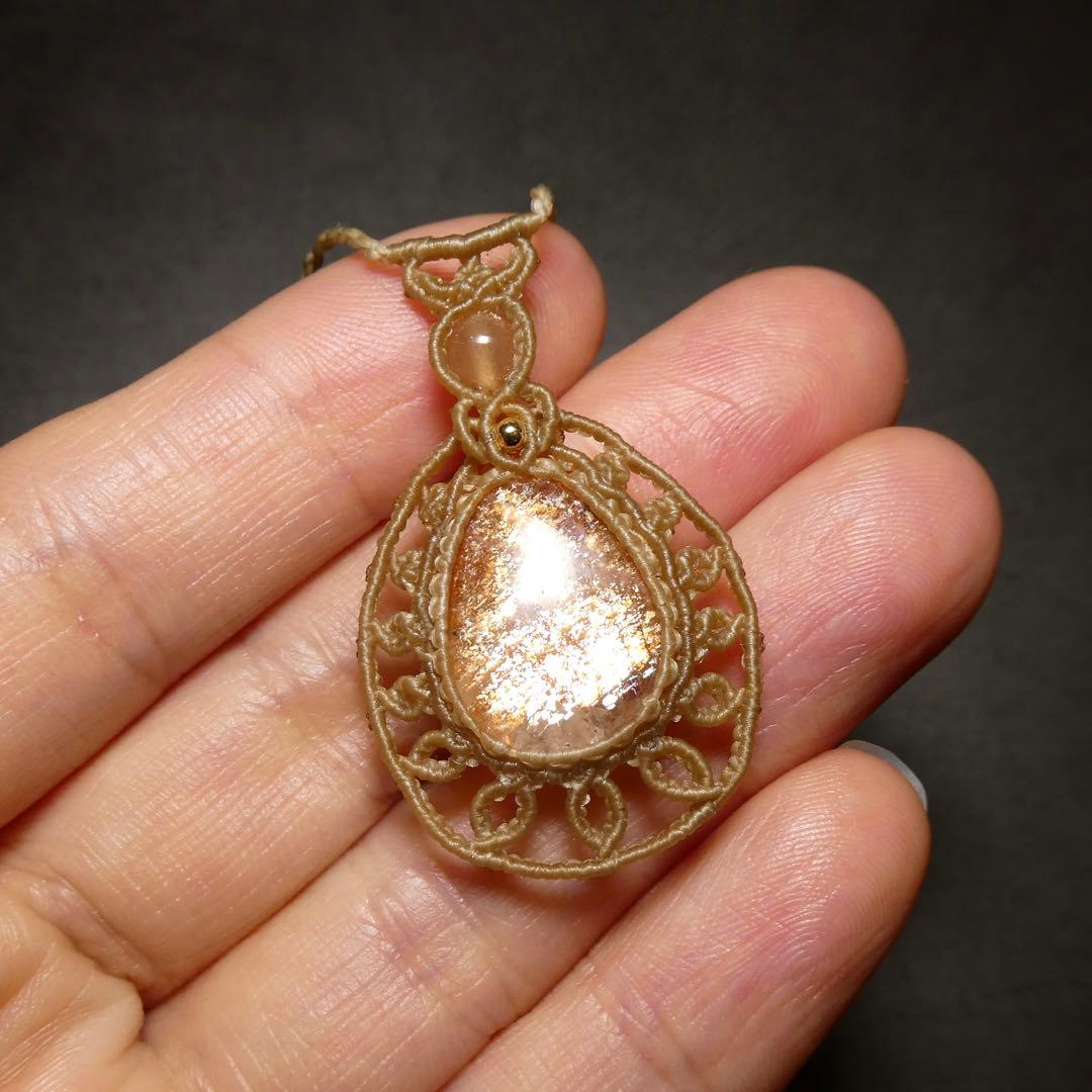 美麗サンストーンのマクラメネックレス