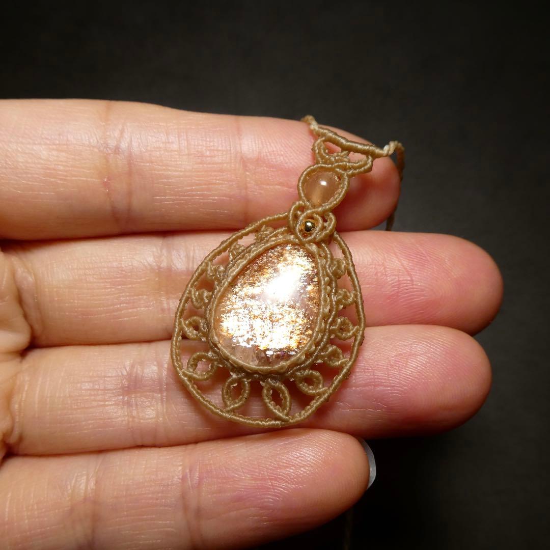 美麗サンストーンのマクラメネックレス