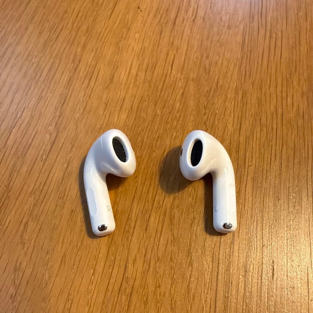 Apple AirPods 4 ワイヤレスイヤホン ノイズキャンセリングなし