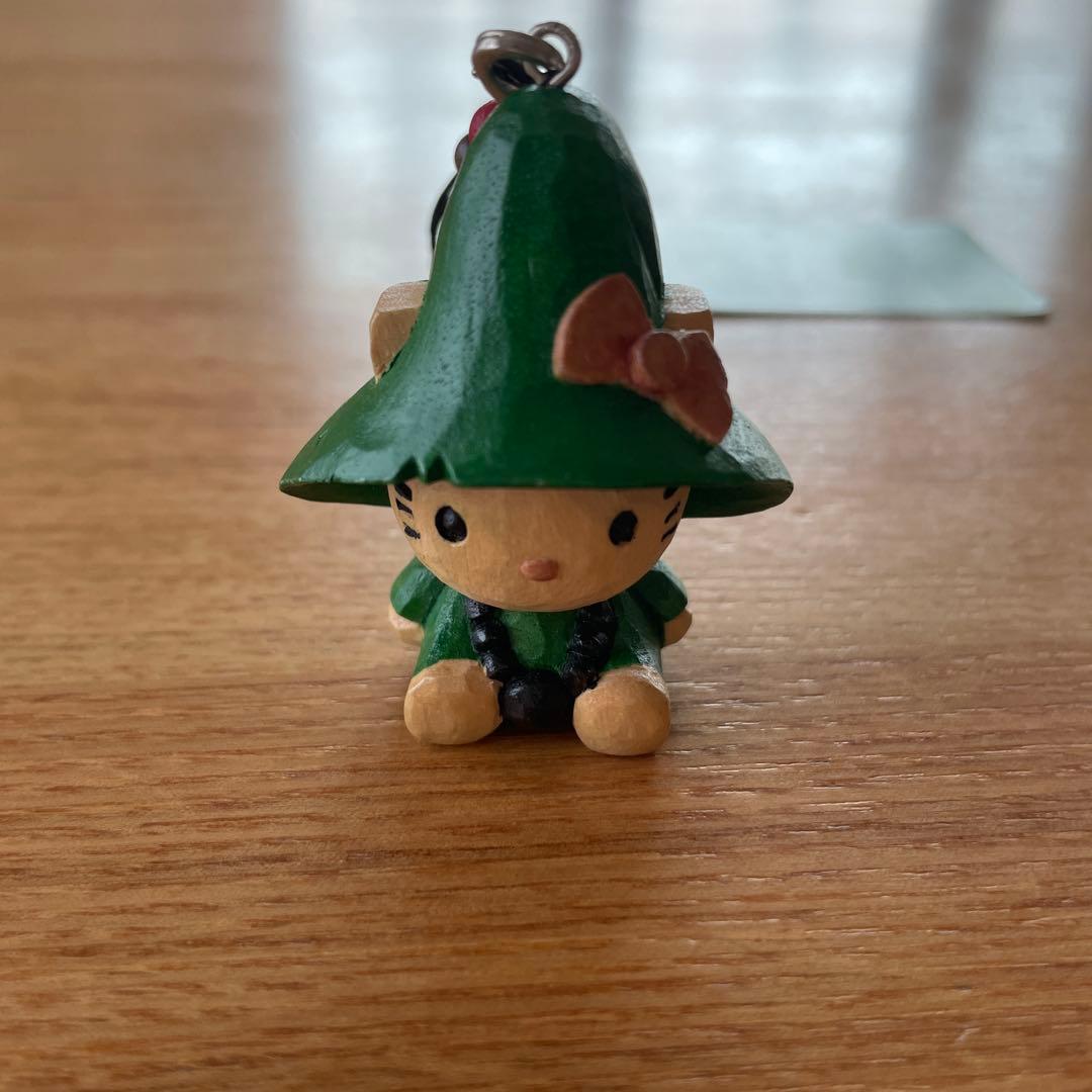 【新品未使用】ハローキティ 木彫り 森の仲間たち ストラップ 2個セット