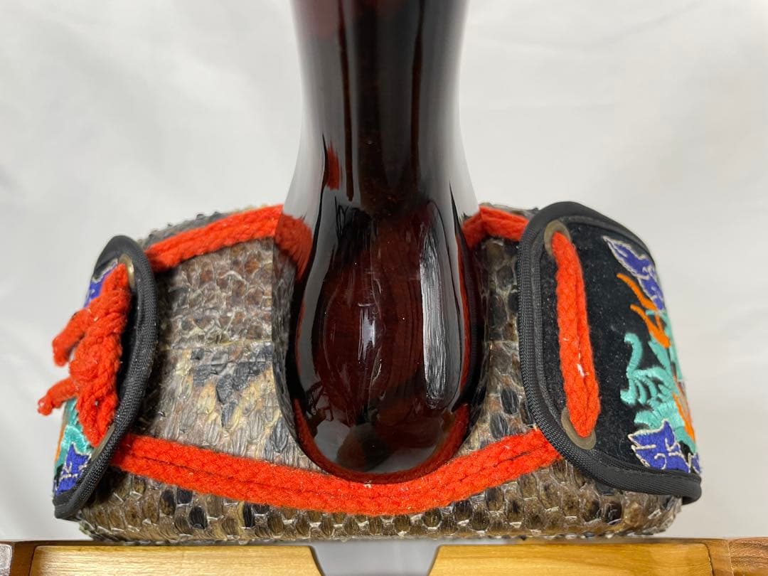 縞黒檀/カマゴン棹 強化張り・蛇皮三線