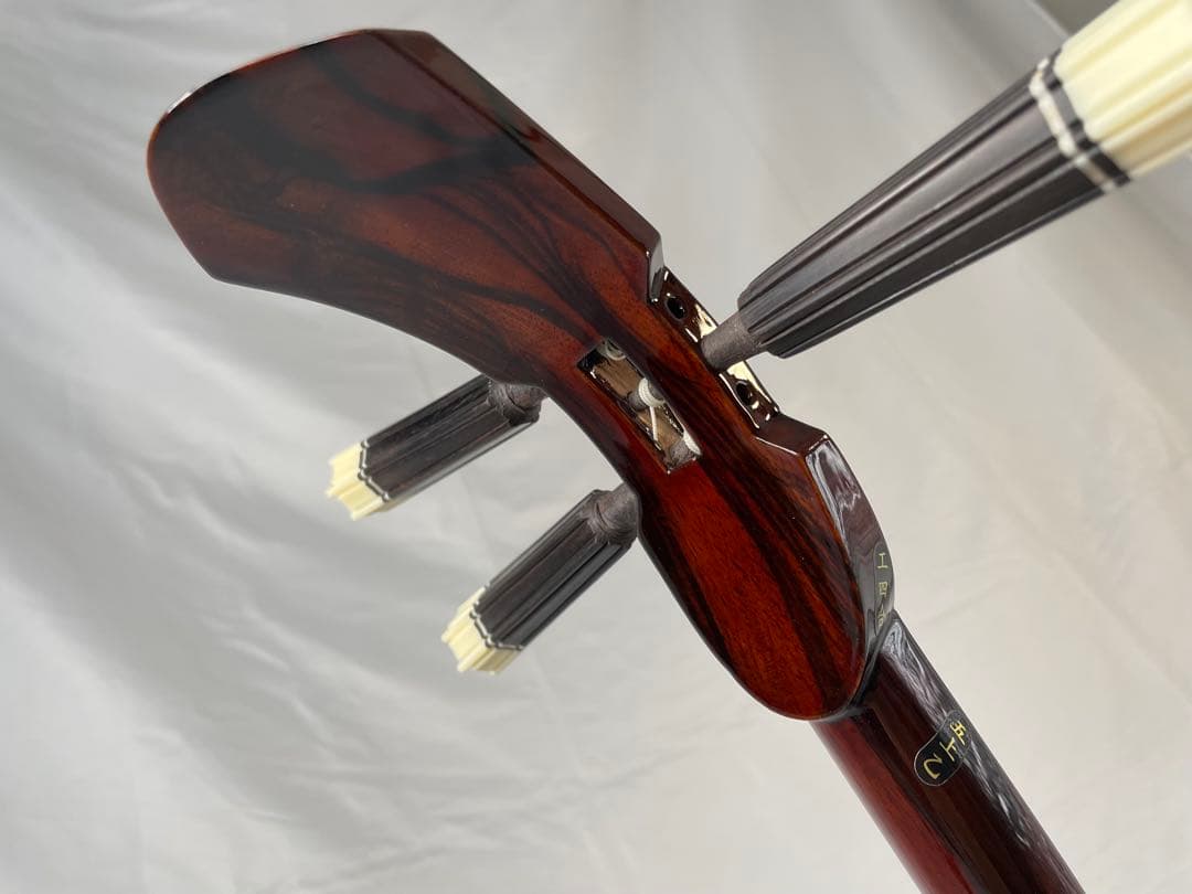 縞黒檀/カマゴン棹 強化張り・蛇皮三線