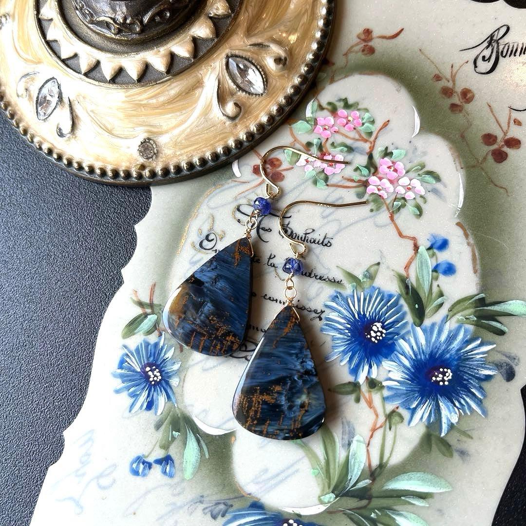 ＊＊COCO＊＊様✴︎ピーターサイト＆サファイア＊ピアスorイヤリング