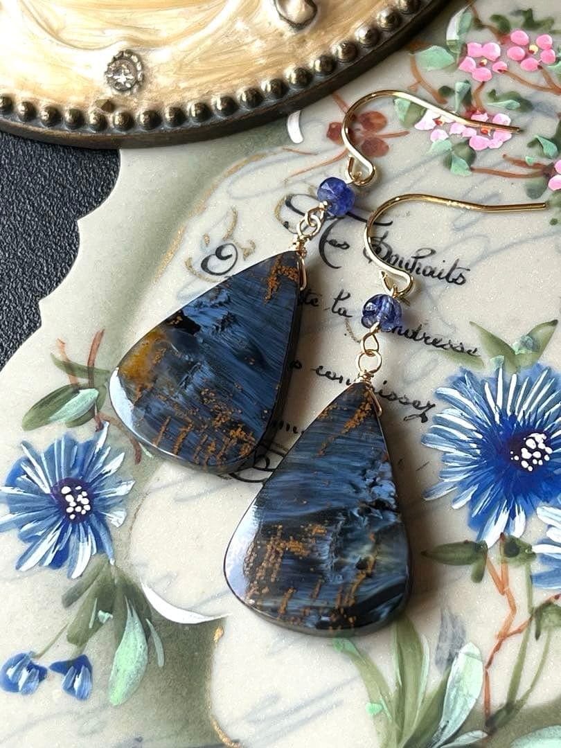 ＊＊COCO＊＊様✴︎ピーターサイト＆サファイア＊ピアスorイヤリング