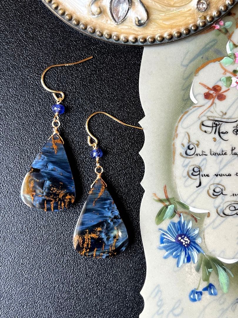 ＊＊COCO＊＊様✴︎ピーターサイト＆サファイア＊ピアスorイヤリング