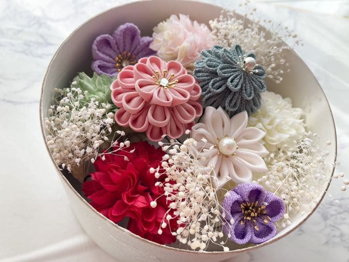 和装髪飾り　つまみ細工髪飾り　赤　白　成人式　卒業式　袴　七五三