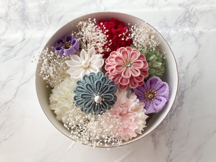 和装髪飾り　つまみ細工髪飾り　赤　白　成人式　卒業式　袴　七五三