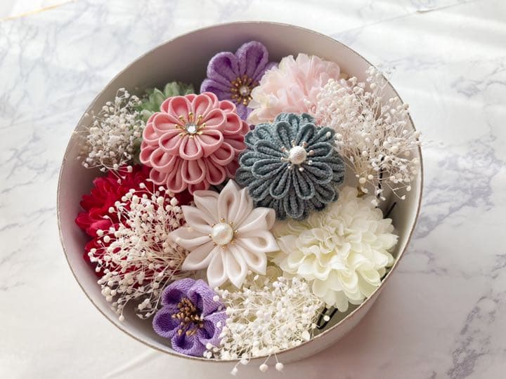 和装髪飾り　つまみ細工髪飾り　赤　白　成人式　卒業式　袴　七五三