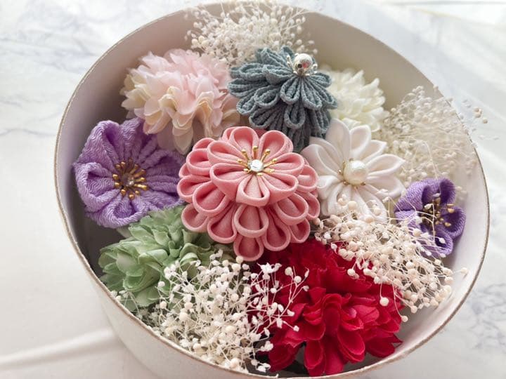 和装髪飾り　つまみ細工髪飾り　赤　白　成人式　卒業式　袴　七五三