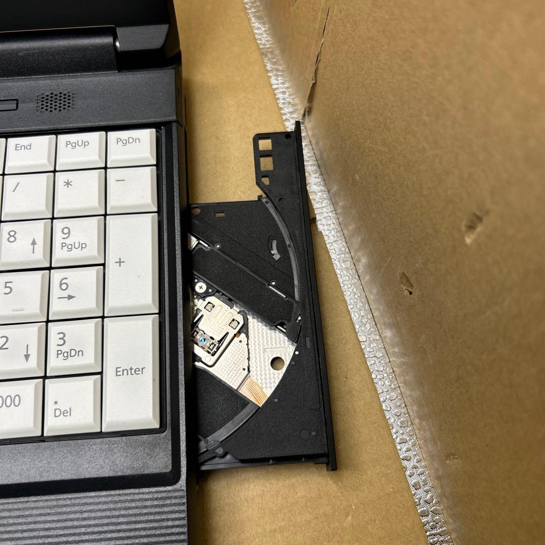 ノートパソコン LIFEBOOK A576/TX