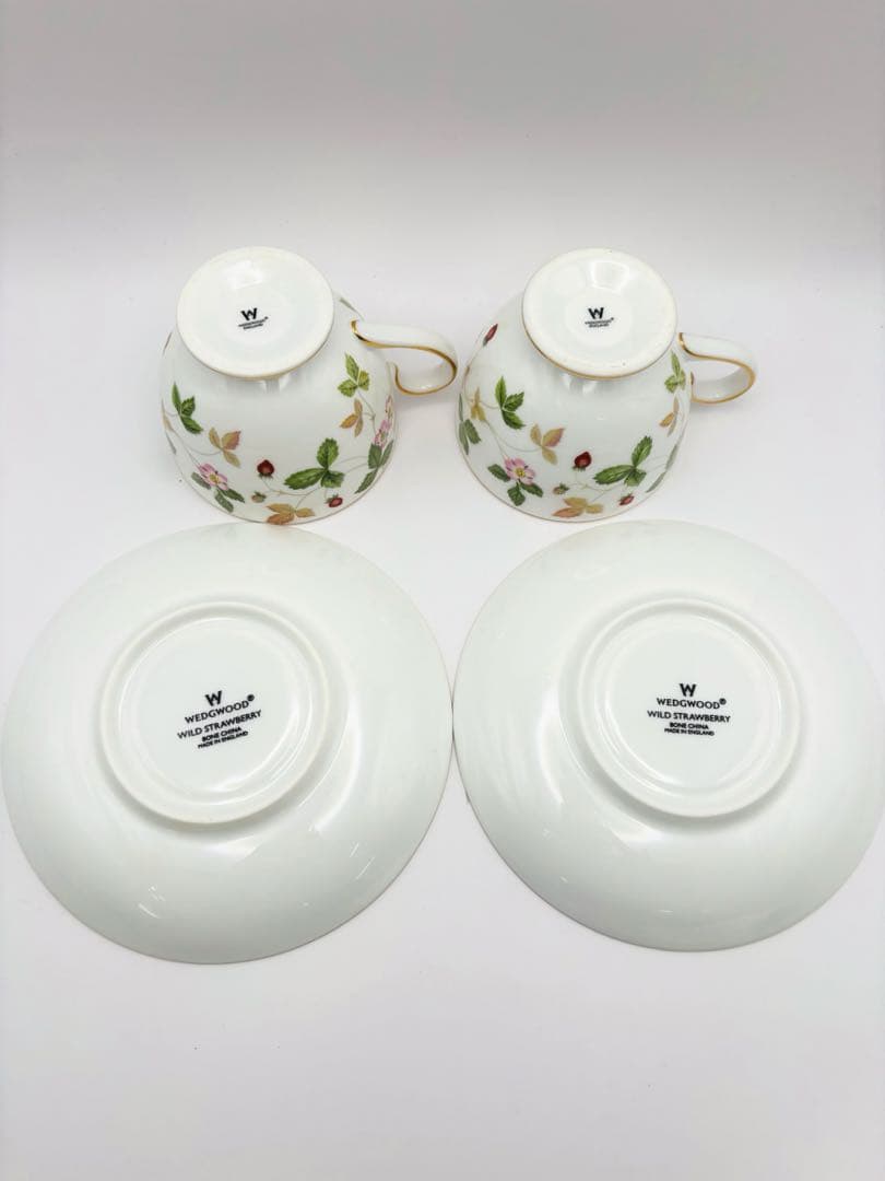  ワイルドストロベリー カップ＆ソーサー2客➕お皿1枚セット