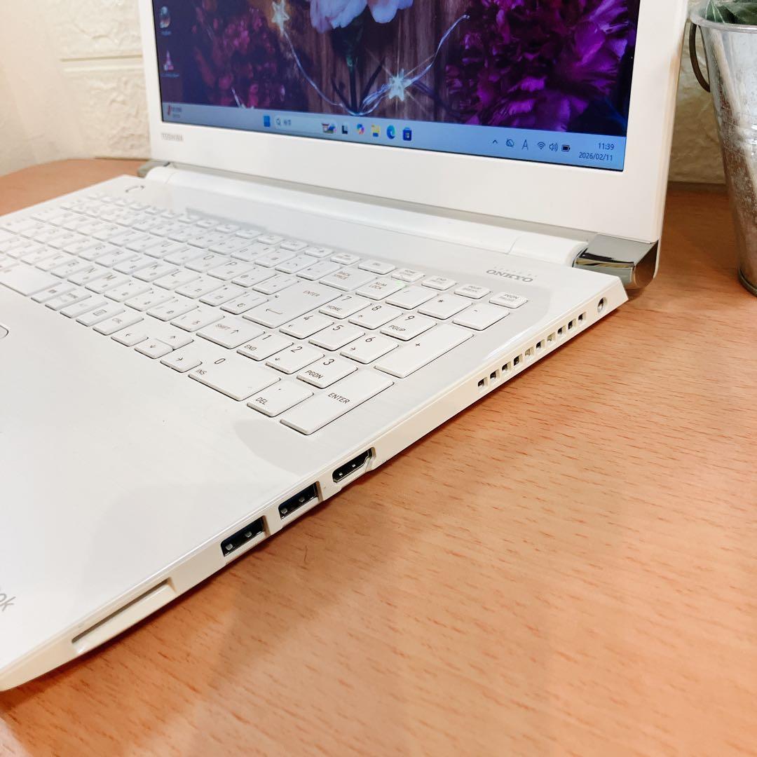 Windows11✨SSDで快適☘️大容量カメラ付すぐ使えるノートパソコン